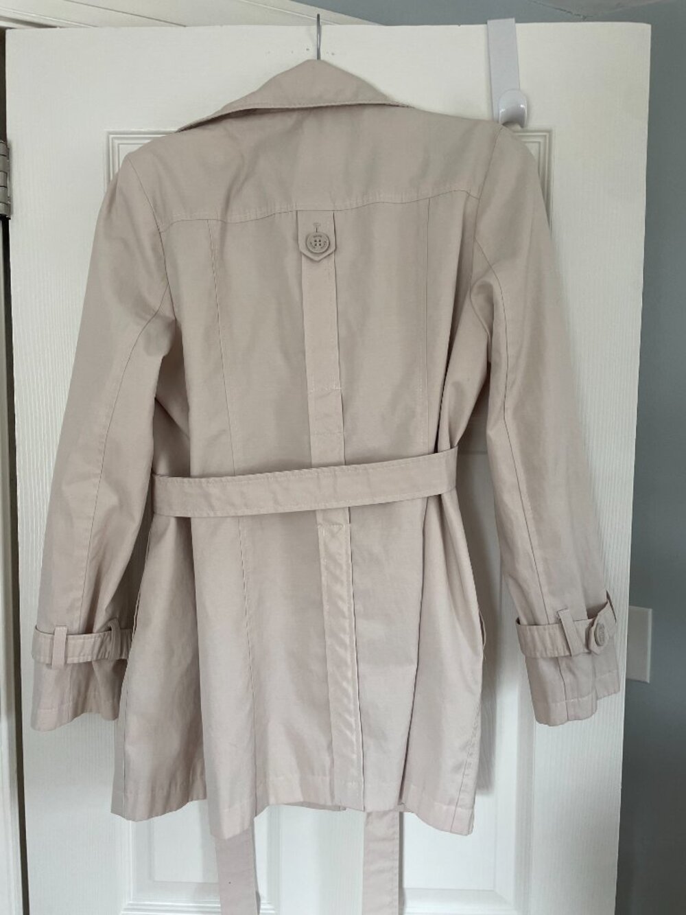 DKNY classic cotton trench coat, light tan, petite L - Picture 3 of 9